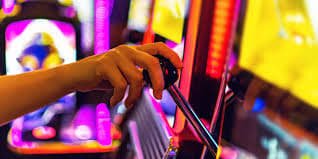 Filipino player joining a PesoWin live baccarat session on a mobile phone